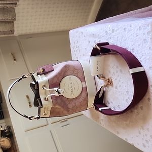 Coach Dempsey bucket bag 19 signature jacquard with coach patch and heart